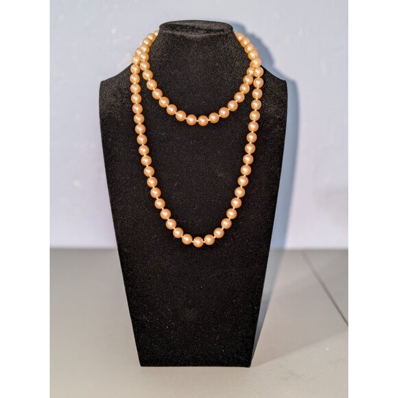 Elegant Faux Pearl Necklace - Picture 2 of 10